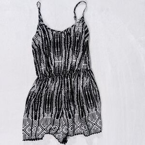 ❤️ Mossimo Supply Co Aztec Geometric Pattern Romper Size XS 100% Rayon